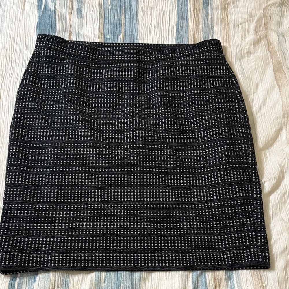 LOFT Black and White Patterned Pencil Skirt